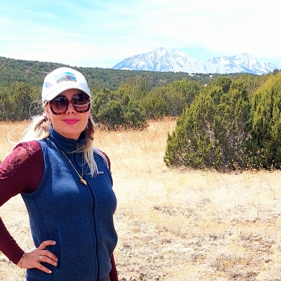 Meet your Posher, Kim - Picture 2 of 2